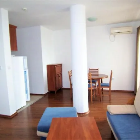 Two-bedroom In アパート